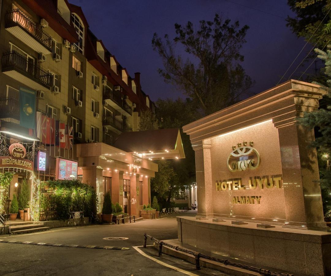 Hotel Uyut Alma-Ata Exteriör bild