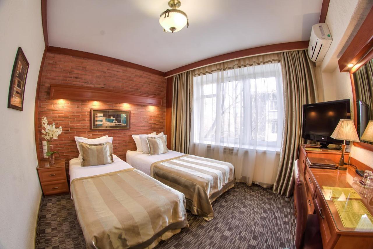Hotel Uyut Alma-Ata Exteriör bild